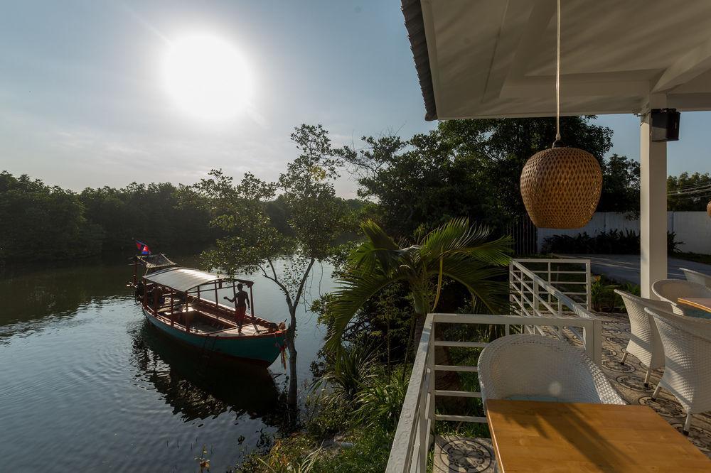 Golden River Resort Sihanoukville Bagian luar foto